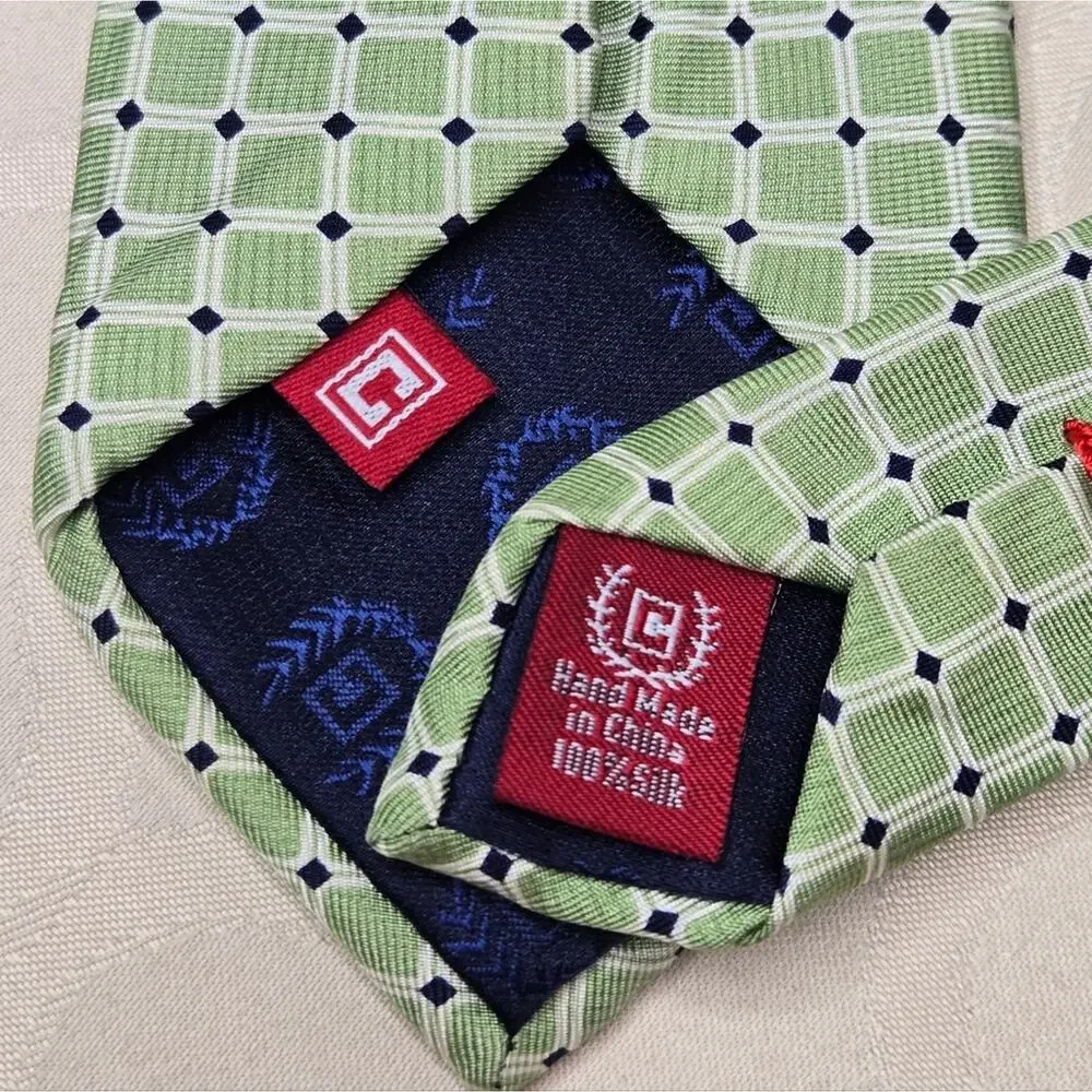 CHAPS Green White & Black Geometric  Patterned Silk Tie 48.5in Long x 3in Wide